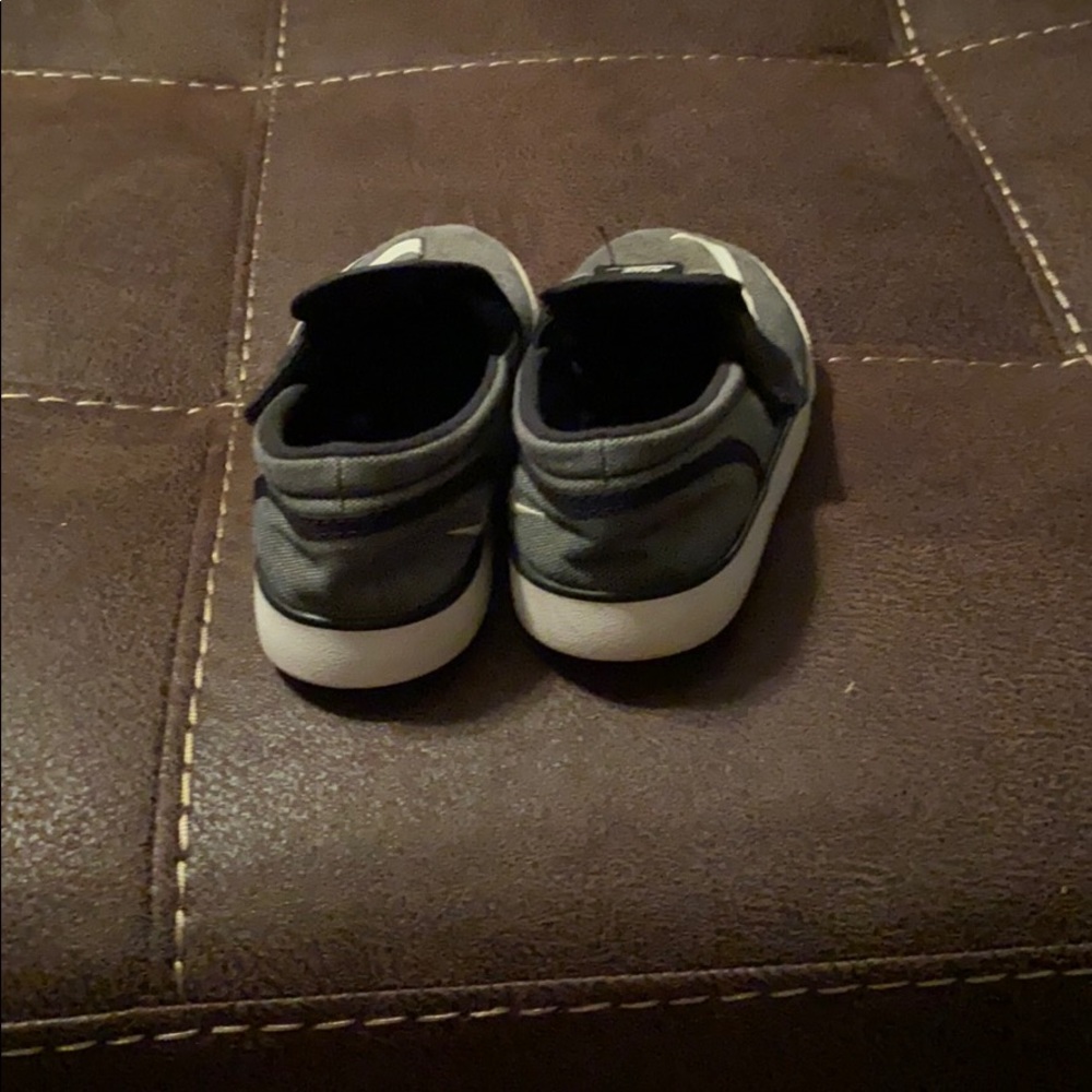 Shoes - Picture 3 of 5